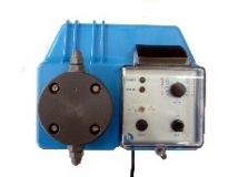 Bomba dosificadora electrónica de membrana en PVC/PTFE 