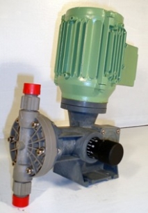Bomba dosificadora de membrana en PPFV/PTFE de 5 mm. De Carrera