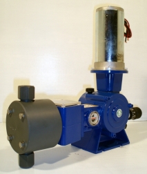 Bomba dosificadora de Pistón en PVC con motor c.c.