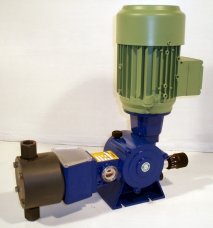 Bomba dosificadora de Pistón en PVC de 115 l/h. hasta 408 l/h.