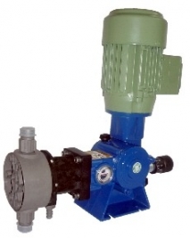 Bomba dosificadora de membrana en INOX/PTFE Serie DRM-105 para mayores presiones.